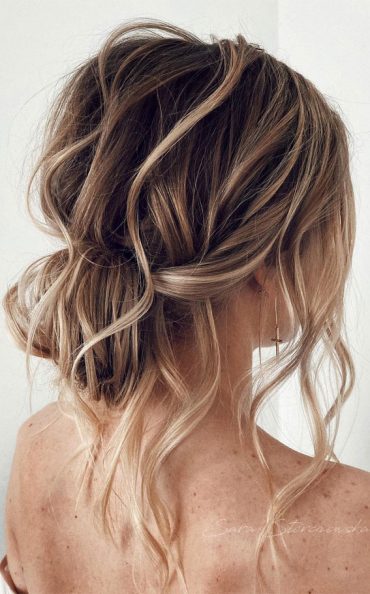 50 Best Updo Hairstyles For Trendy Looks In 2022 Messy Chignon With Highlights 2768
