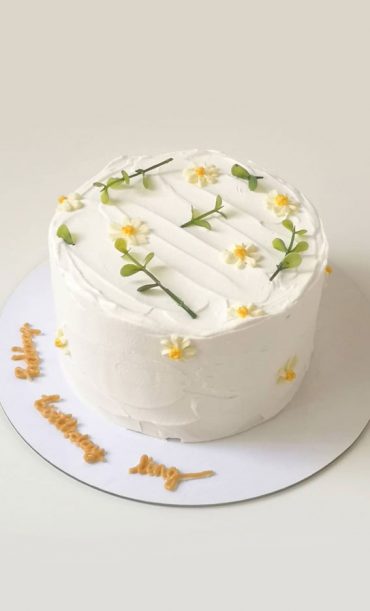 40 Cute Minimalist Cake Designs for Any Celebration : Daisy & Green ...