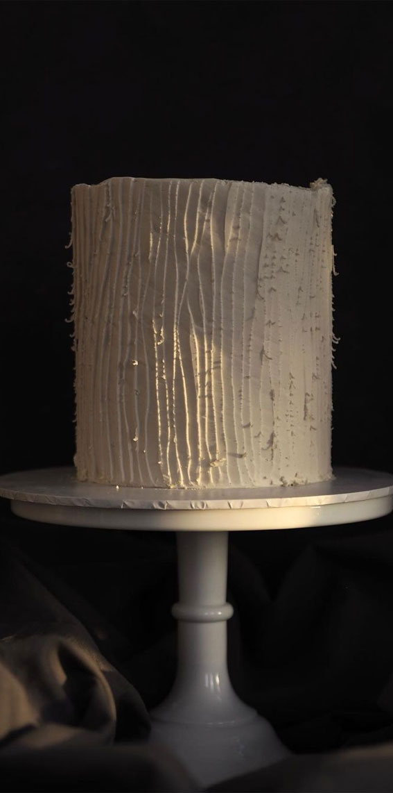 40 Cute Minimalist Cake Designs for Any Celebration : Raw Textured Buttercream Cake