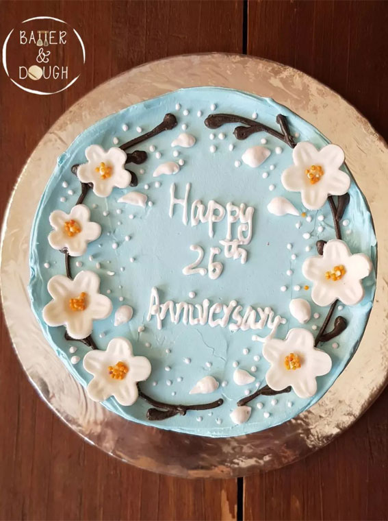 40 Cute Minimalist Cake Designs for Any Celebration : Daisy Chain Blue Cake