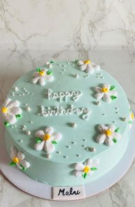 40 Cute Minimalist Cake Designs for Any Celebration : Light Mint Daisy Cake