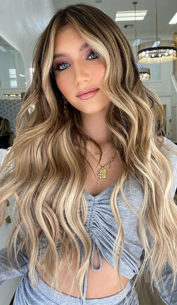 40 Cute Money Piece Hair Highlights : Honey Blonde Wavy Long Bronde Hair