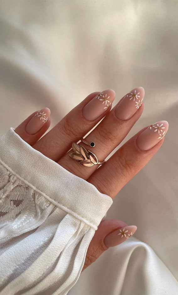 30 Best Spring Nail Ideas For 2022 : Flower Chain Matte Nails