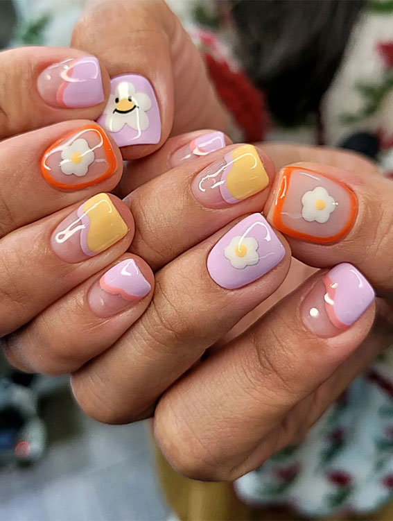 30 Best Spring Nail Ideas For 2022 : Soft Lilac Colour with Daisy Nails