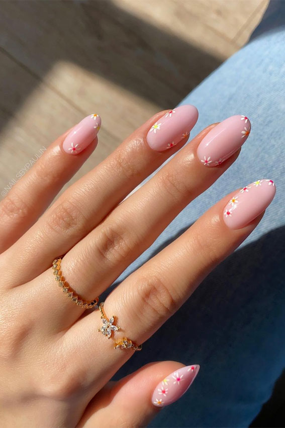 30 Best Spring Nail Ideas For 2022 : Daisy Pink Oval Nails