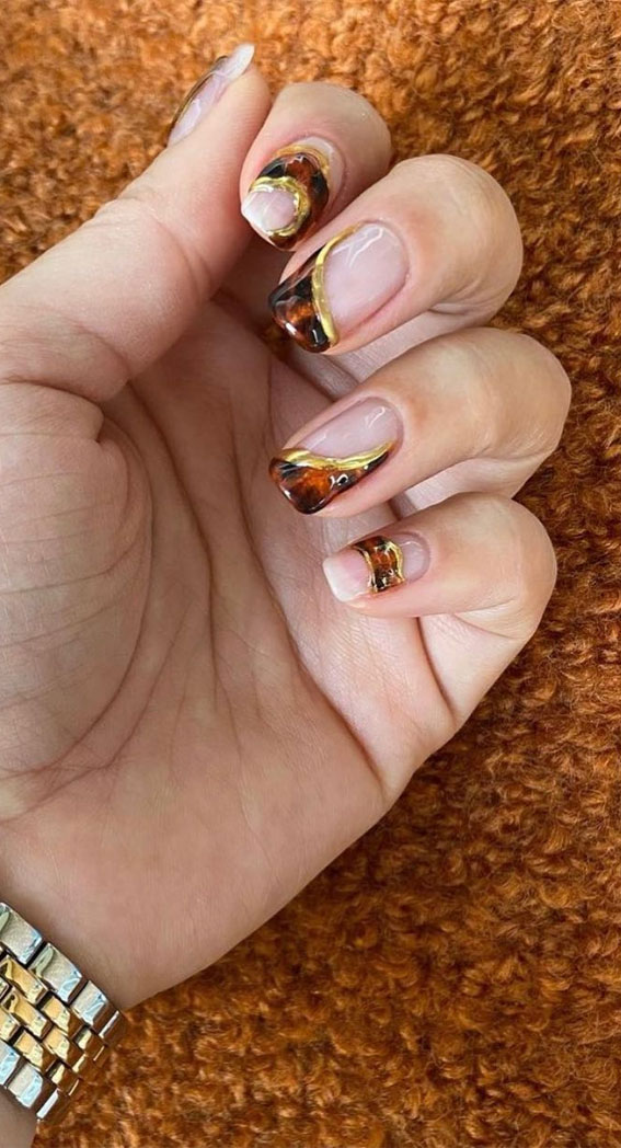 30 Trendy Nails with Gold Foil Designs