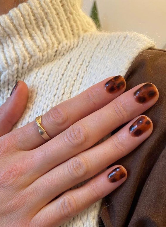 30 Trendy Nails with Gold Foil Designs