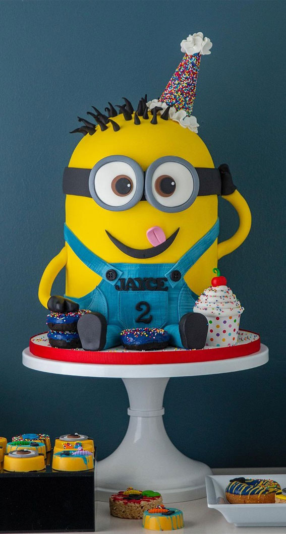Birthday Minion Cakes Online | Beautiful Fondant Design | YummyCake