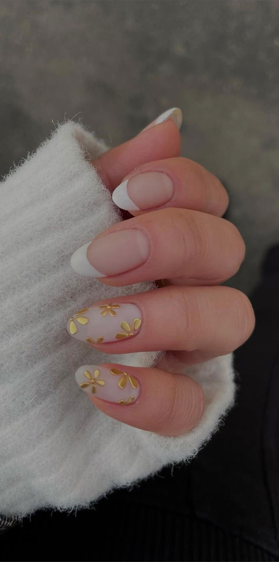 29 Pretty, Simple & Modern French Tip Nails : Gold Flower Nails + White French Tip Nails