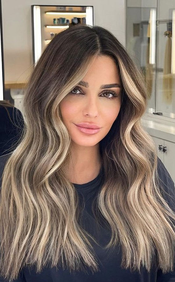 50 Cute New Hair Color Trends 2022 : Ash Blonde + Beige Blonde