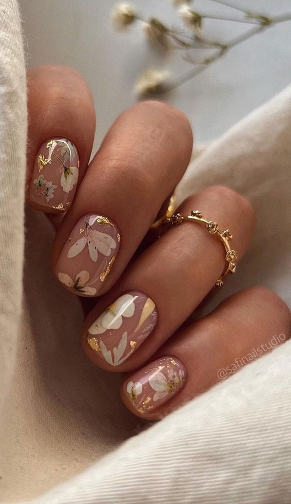 40 Trendy Flower Nail Designs That You Should Try White Flower Short Glossy Nails