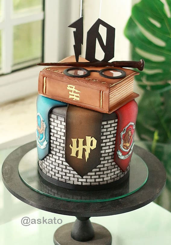 33 Best Harry Potter Cakes in 2022 : Hogwarts House Topped with Spell Book