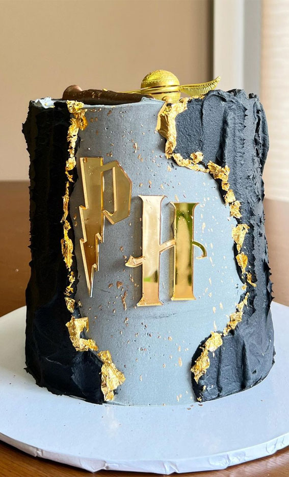 33 Best Harry Potter Cakes in 2022 : Blue Cake with Gold Trims