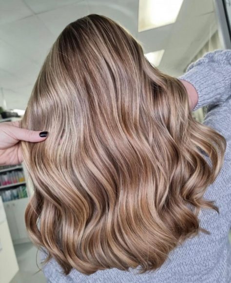 Milk Tea Hair Colour Ideas Styles Beige Milk Tea With Waves