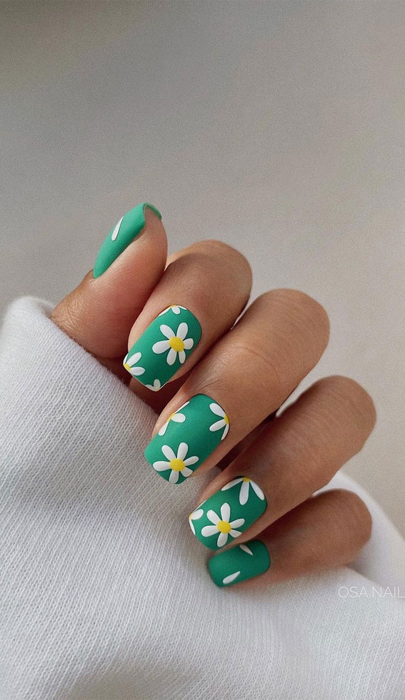 50 Pretty Summer Nails in 2022 For Every Taste : Daisy Green Short Nails