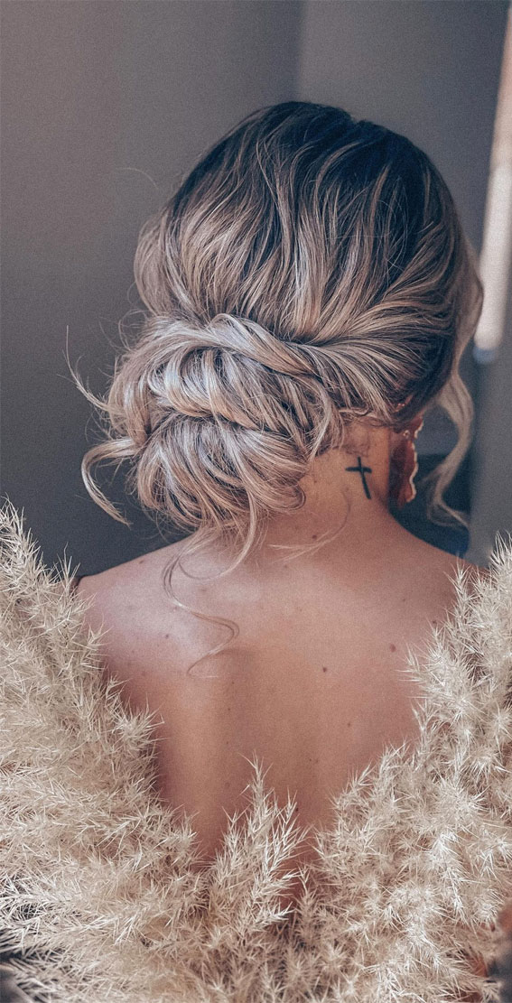 50 Amazing Ways To Style An Updo in 2022 : Messy, Twist, Low Bun