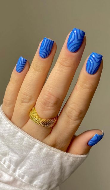 32 Prettiest Autumn 2022 Nail Trends To Try Now Blue Swirl On Blue Nails