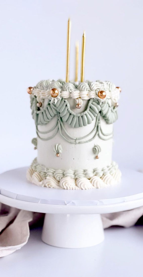 50 Vintage Inspired Lambeth Cakes That’re So Trendy : Mini mint Lambeth cake