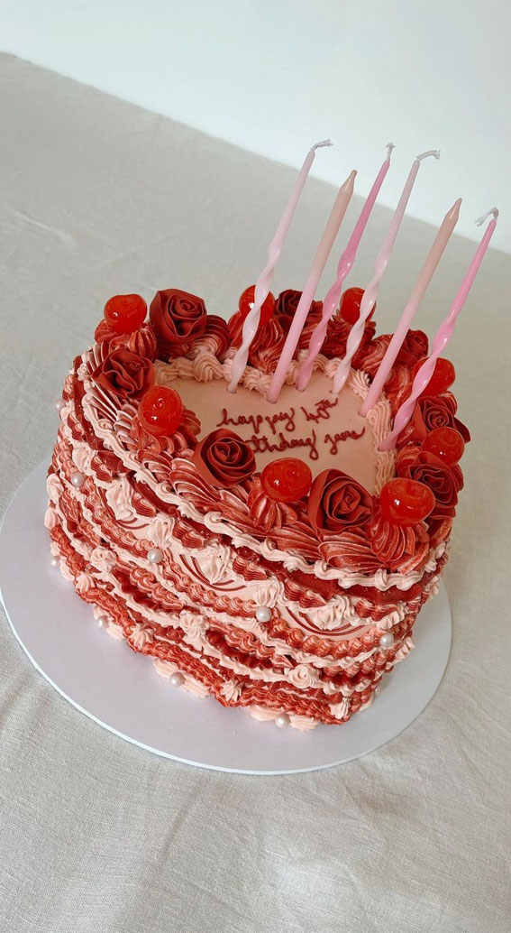 50 Vintage Inspired Lambeth Cakes That’re So Trendy : Pink & red vintage beauty