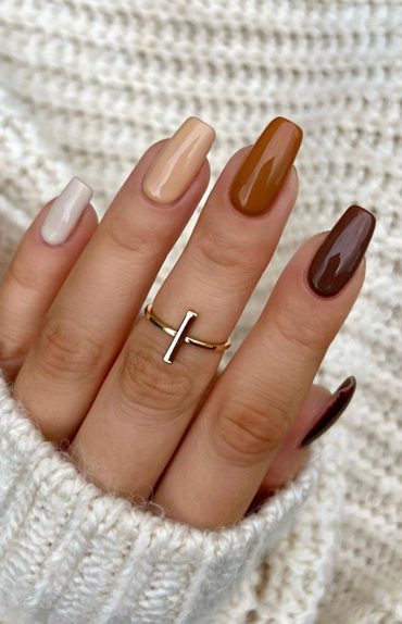 50 Trending Autumn Nail Colours & Designs : Gradient Brown Nails