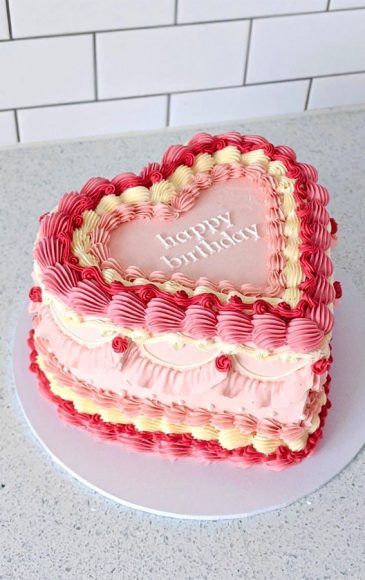 50 Vintage Inspired Lambeth Cakes That're So Trendy : Pink Heart ...