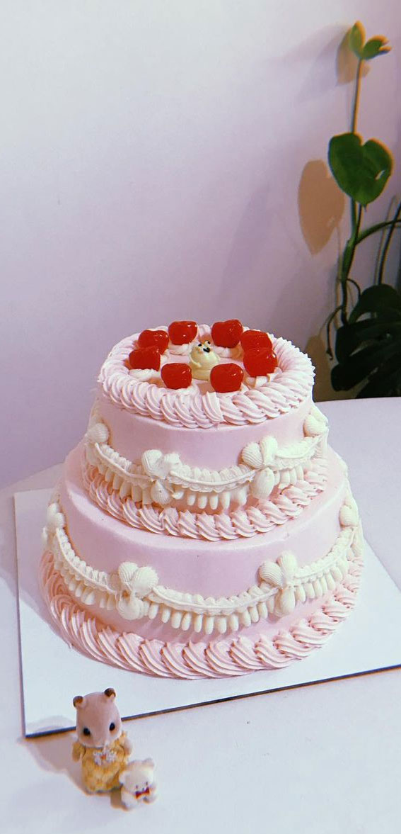 50 Vintage Inspired Lambeth Cakes That’re So Trendy : Pink Two-Tier Birthday Cake 