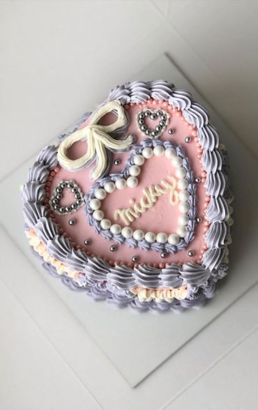 50 Vintage Inspired Lambeth Cakes Thatre So Trendy Lavender And Pink Heart Cake 9229