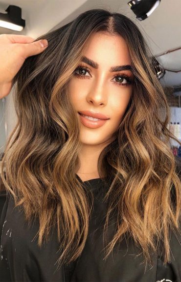 50 Fabulous Fall Hair Color Ideas For Autumn 2022 Chocolate With Caramel Highlights 