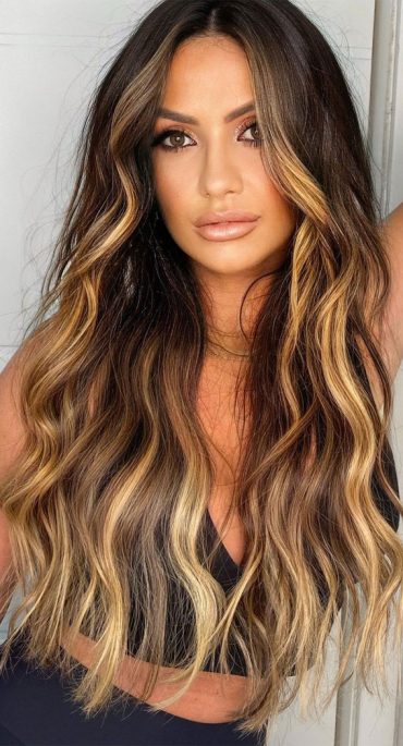 50 Fabulous Fall Hair Color Ideas For Autumn 2022 Chocolate Toffee Layered Long Messy Waves 