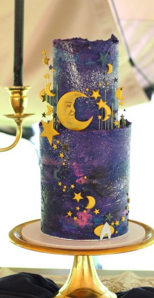 40+ stylish Dark & Moody Wedding Cakes : Celestial Wedding Cake