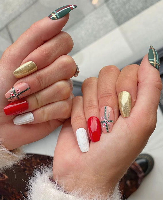 50+ Fab Christmas Nail Designs & Ideas : Gold + Green Plaid & Red Nails