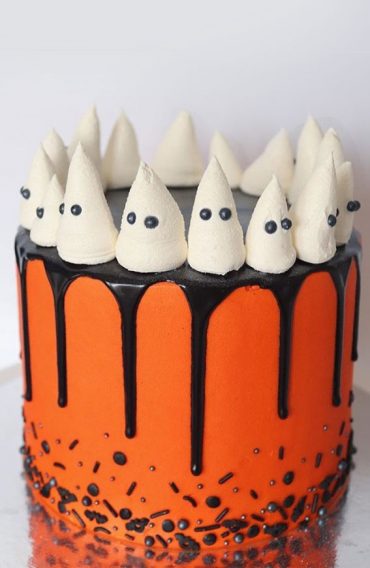 100+ Cute Halloween Cake Ideas : Spooky Ghosty Halloween cake