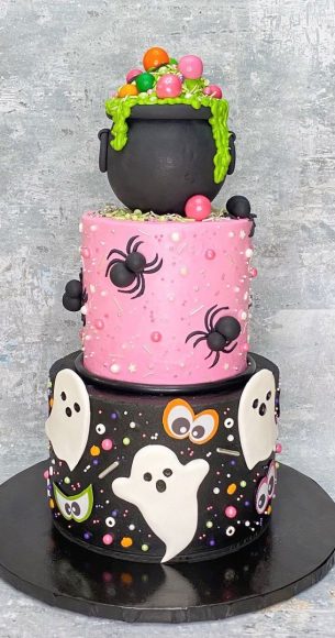 100+ Cute Halloween Cake Ideas : Black and Pink Cake + Magic Portion