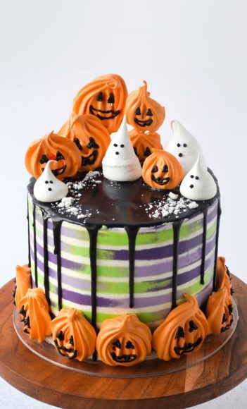 100+ Cute Halloween Cake Ideas : Meringue Jack-o-lantern + Ghost Cookies