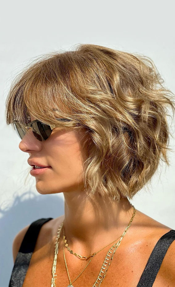 50 Best Short Hair with Bangs :  Wavy Bob with Bangs