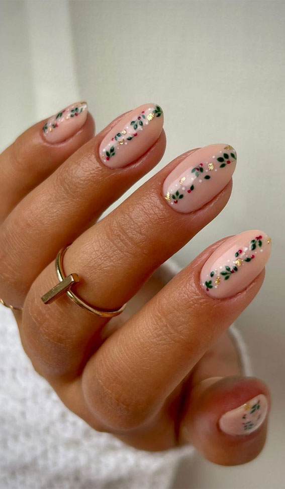 50+ Stylish Festive Nail Designs : Christmas Green Leaf Nails