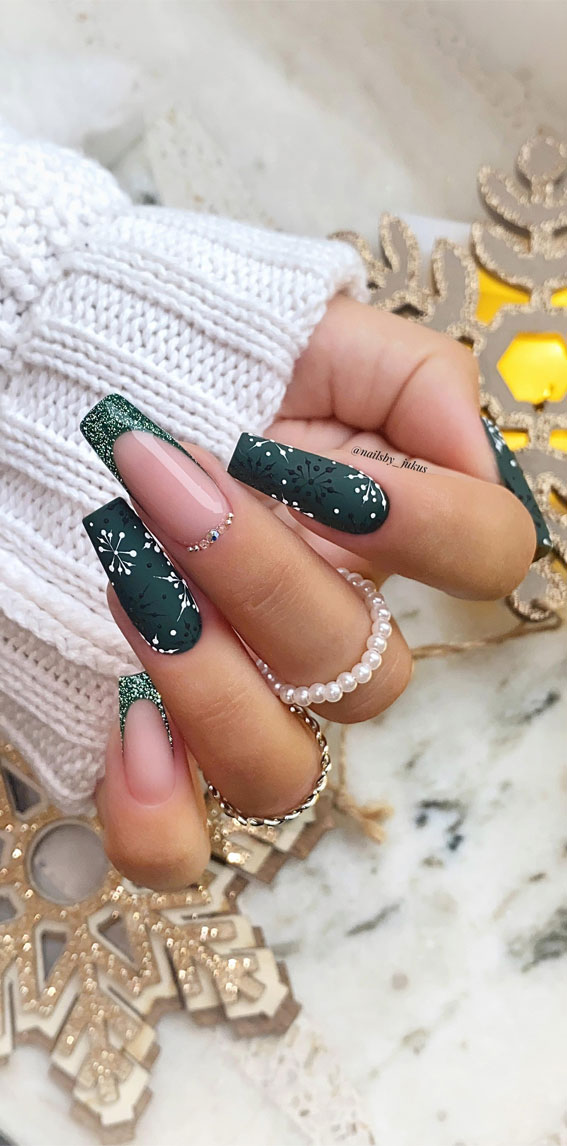 50+ Christmas & Holiday Nails For A Festive Look : Snowflake Matte Green Nails