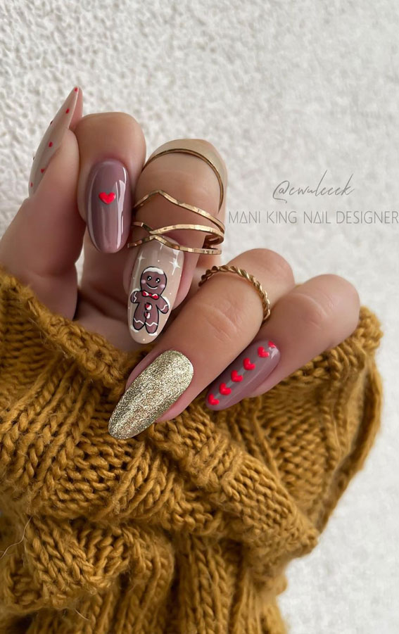 50+ Christmas & Holiday Nails For A Festive Look : Glitter + Gingerbread Nude Nails