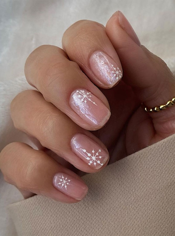 45 Beautiful Festive Nails To Merry The Season : Sheer Short Nails