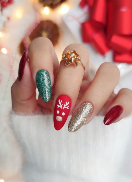 50 Christmas And Holiday Nails For A Festive Look Gold Green