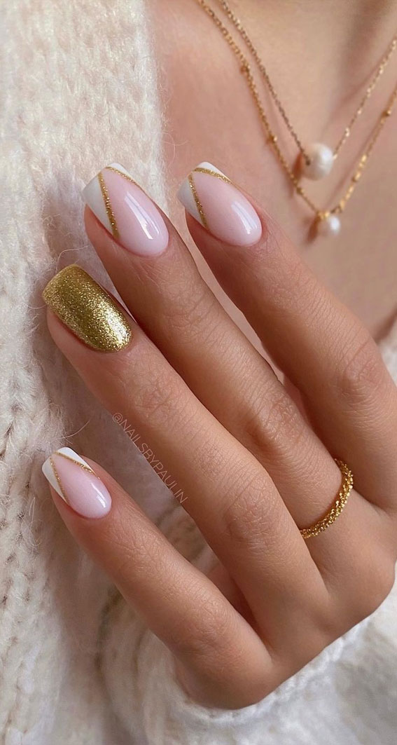 50+ Christmas & Holiday Nails For A Festive Look : Glitter + White V-French Tip Nails