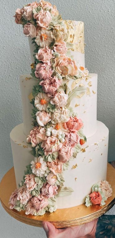 Top 50 Wedding Cake Trends 2023 : Grand Couture Blush & Gold