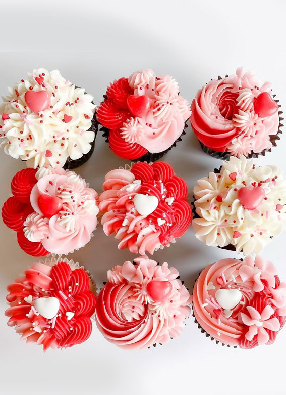 30+ Cute Valentine’s Day Cupcakes : Pink Buttercream