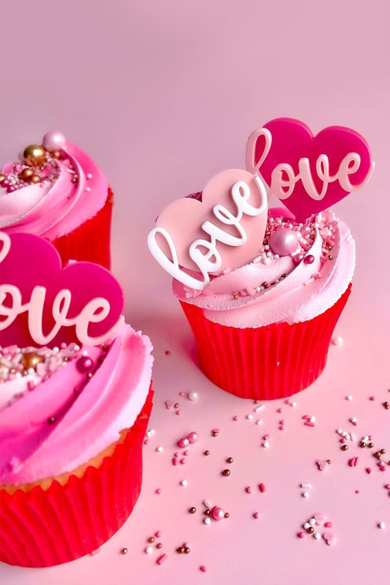 30+ Cute Valentine’s Day Cupcakes : Love Pink Candy Hearts