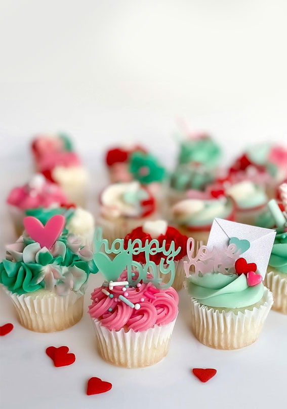 30+ Cute Valentine’s Day Cupcakes : Green & Pink Cupcakes