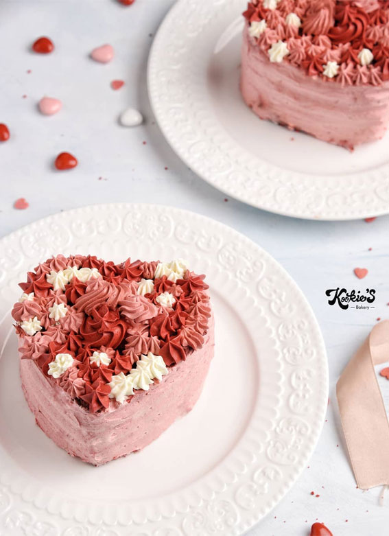 30+ Cute Valentine’s Day Cupcakes : Heart Cupcakes with Pink Buttercream