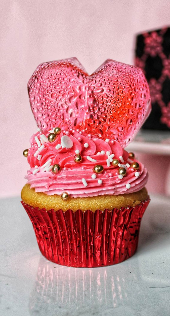 30+ Cute Valentine’s Day Cupcakes : Pink Candy Heart