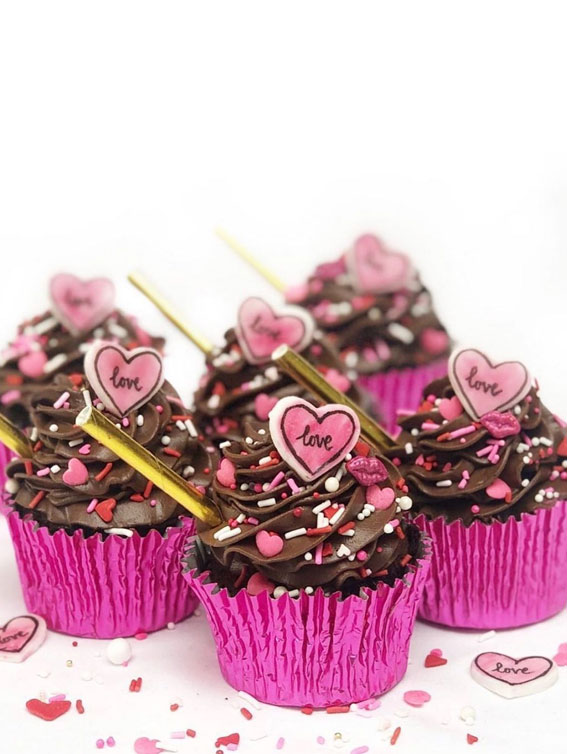 30+ Cute Valentine’s Day Cupcakes : Candy Heart + Pink Sprinkles