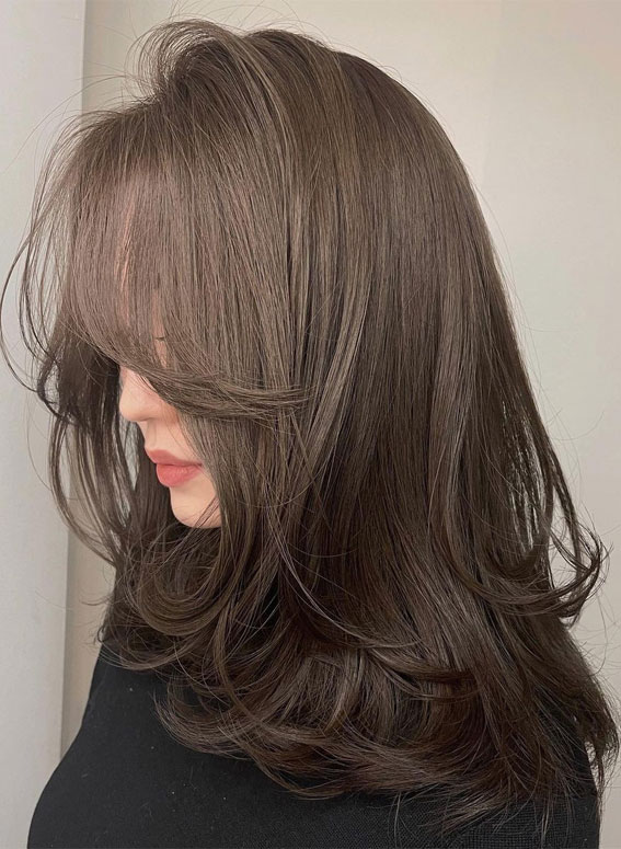 30+ Hair Colour Trends To Try in 2023 : Hazel Greige Layered Medium Cut