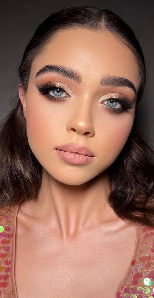 35 Best Prom Makeup Ideas : Soft Smokey Eyes